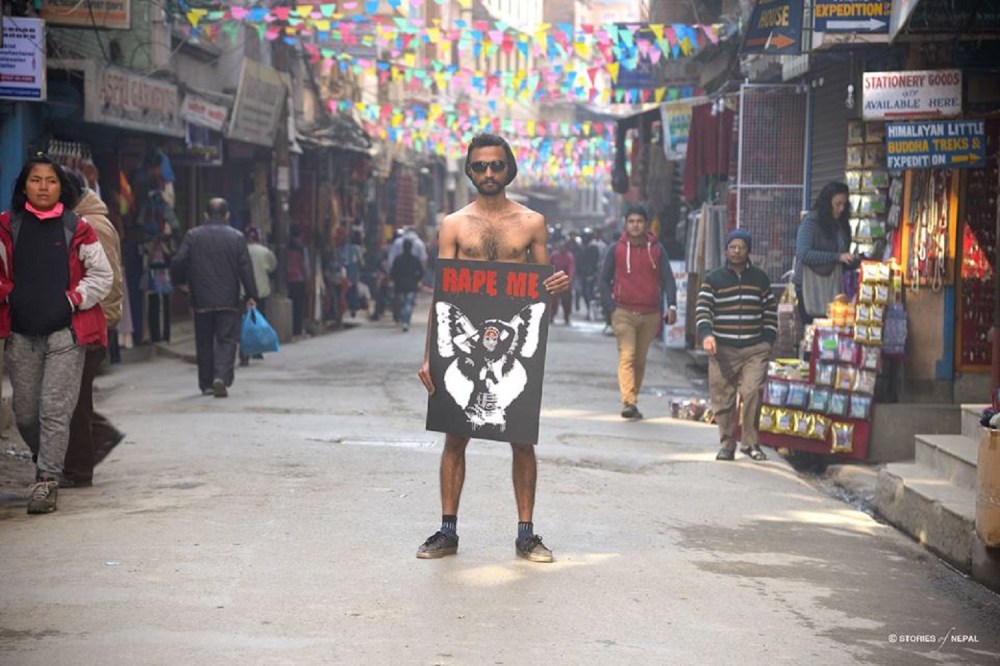 Aditya Aryal med hans kontroversielle Kumari Portræt