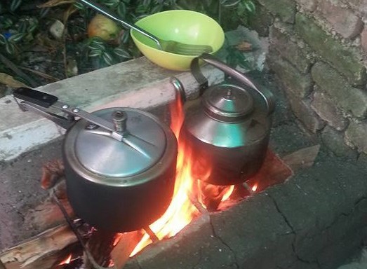 Prøv lige at lave jule middag til 20 mennesker på dette blus. Fuld varme er 3 brændeknuder, lav varme er 1 brændeknude - gæt selv hvordan man får medium varme Cooking