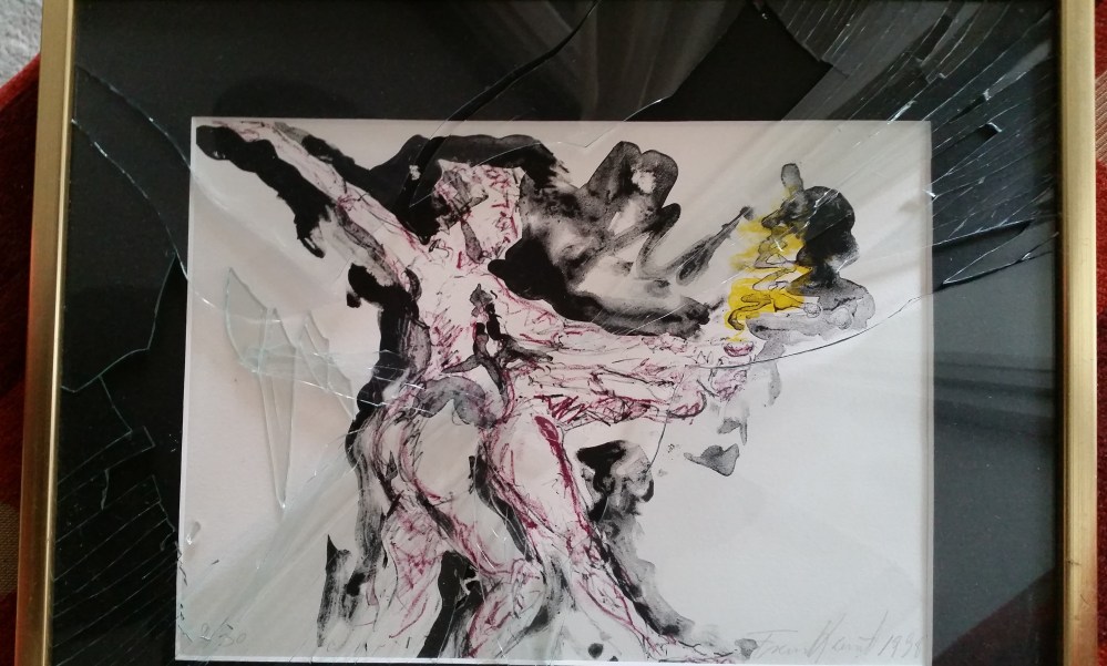 Det knuste glas på denne Franz Kannike var den eneste synlige ødelæggelse på Tings... Franz Kannike EQ